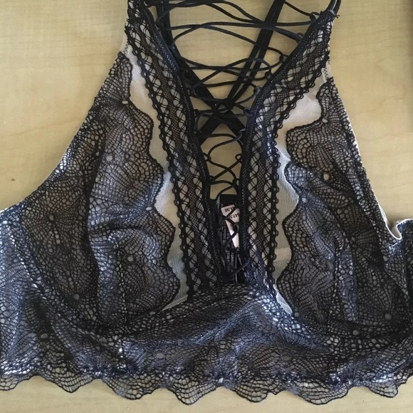 VS High neck lace-up Bra - Picture 2 of 3